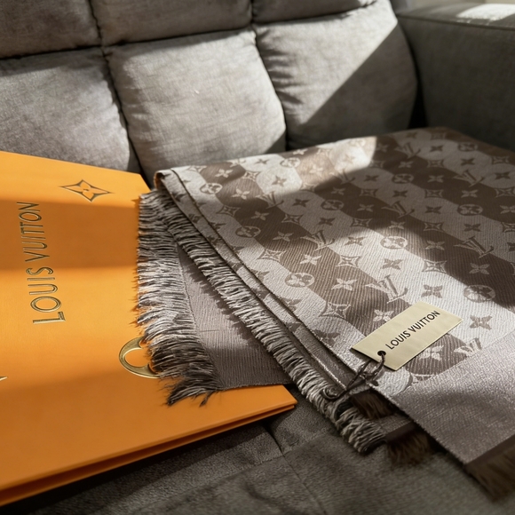 <AUTHENTIC>Louis Vuitton Scarf